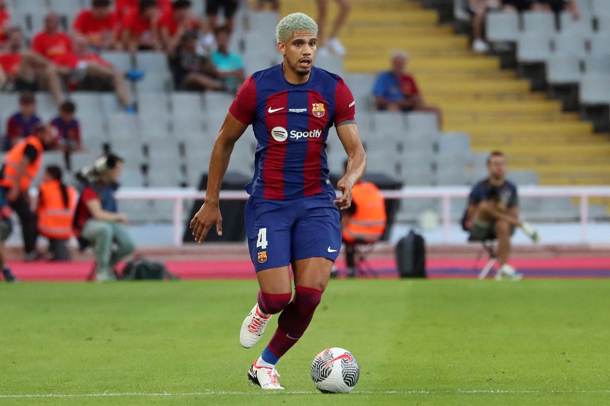 Man Utd quyết tâm chi đậm vì Araujo