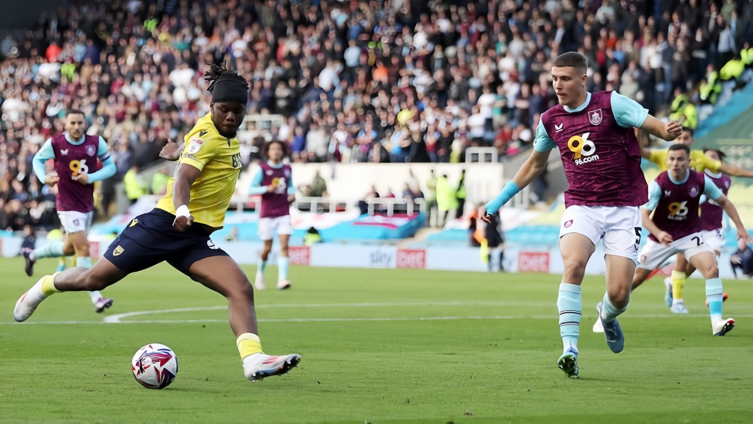 Sức mạnh và phong độ Burnley vs Oxford United Sức mạnh và phong độ Burnley vs Oxford United