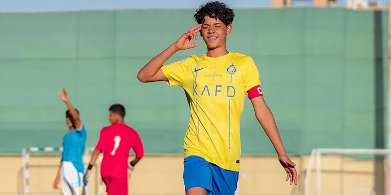 Ronaldo Jr trưởng thành vượt mong đợi