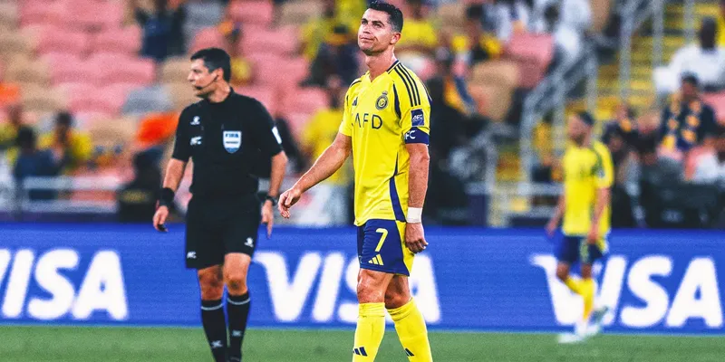 ronaldo-khong-hai-long-voi-cach-phong-ngu-cua-dong-doi