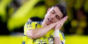 ronaldo noi gian chi trich dong doi 300x150 1