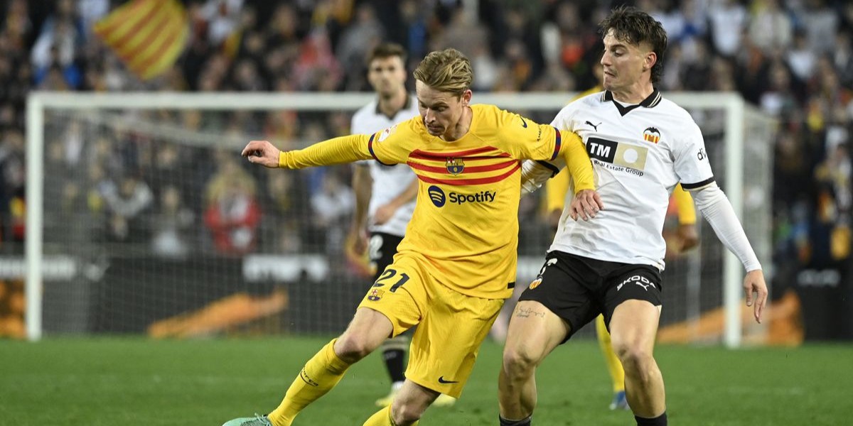 Soi kèo Valencia vs Barcelona quay về mặt đất